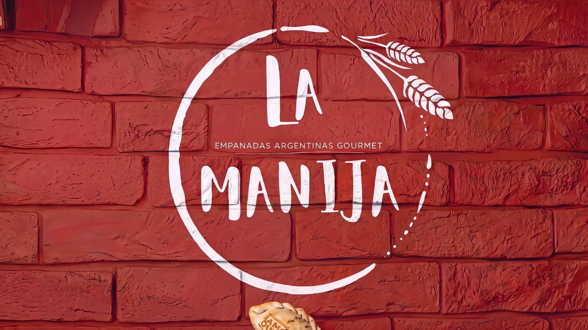 Mural de La Manija: manos acercandose a una empanada recien hecha